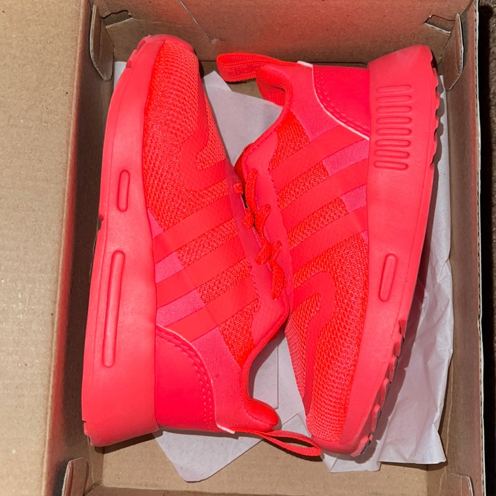 Size 6 toddler sneakers